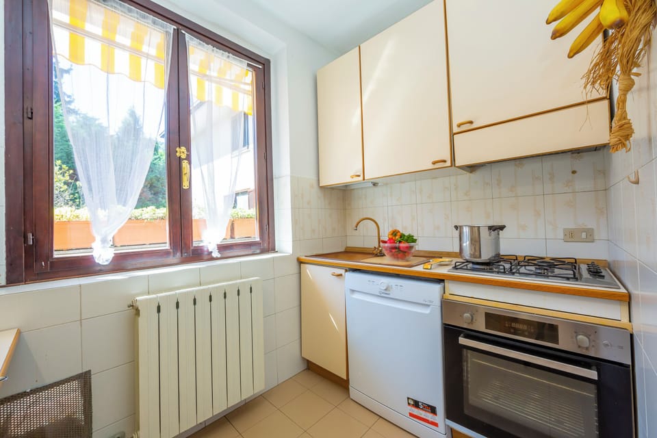 Family Apartment, Multiple Bedrooms (Appartamento Gaya Stresa Center) | Private kitchen | Fridge, oven, stovetop, dishwasher