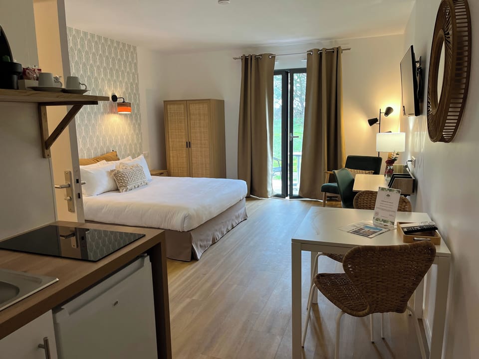Deluxe Room | Blackout drapes, iron/ironing board, free WiFi, bed sheets