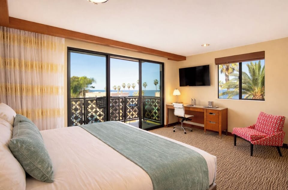 Grand Room, Balcony, Sea View (King) | Minibar, in-room safe, blackout drapes, iron/ironing board