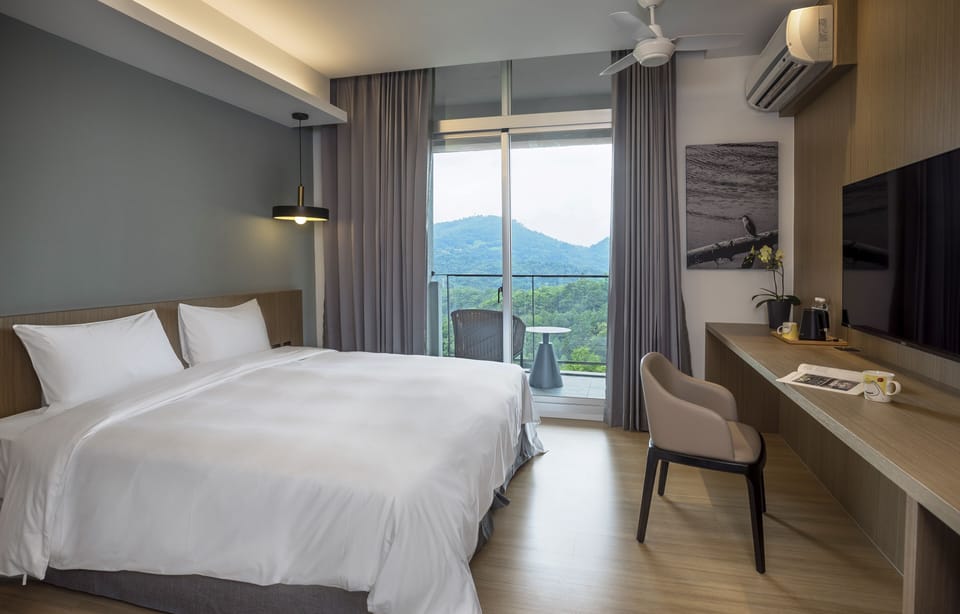 Executive Double Room | Free WiFi, bed sheets