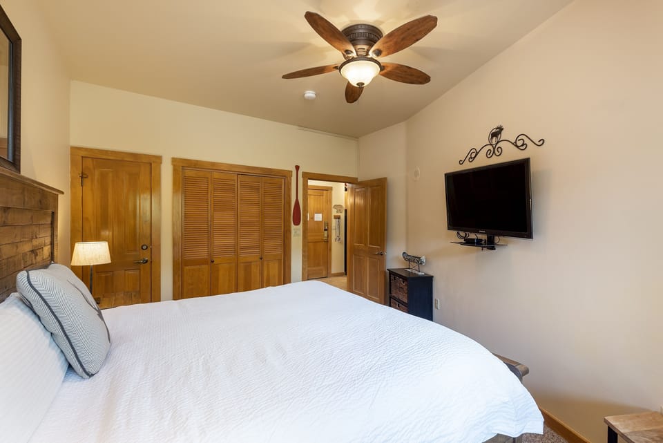 Condo, 1 Bedroom | 1 bedroom, laptop workspace, WiFi (free)