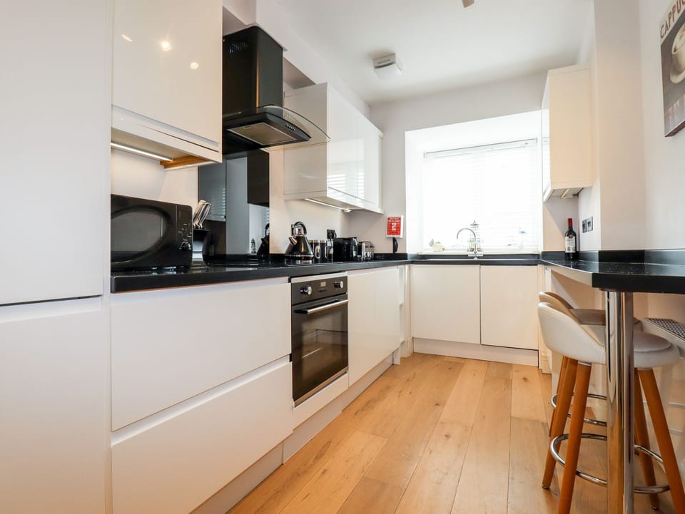 Cottage | Private kitchen | Fridge, microwave, dishwasher, electric kettle