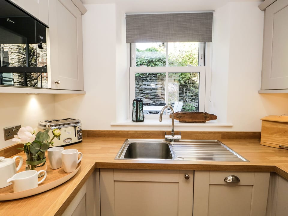 Cottage | Private kitchen | Fridge, microwave, dishwasher, electric kettle
