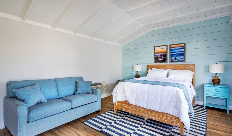 Laptop workspace, iron/ironing board, free WiFi, bed sheets