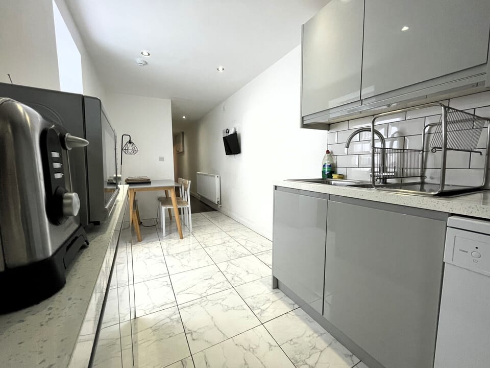 Classic Apartment, Private Bathroom | Shared kitchen