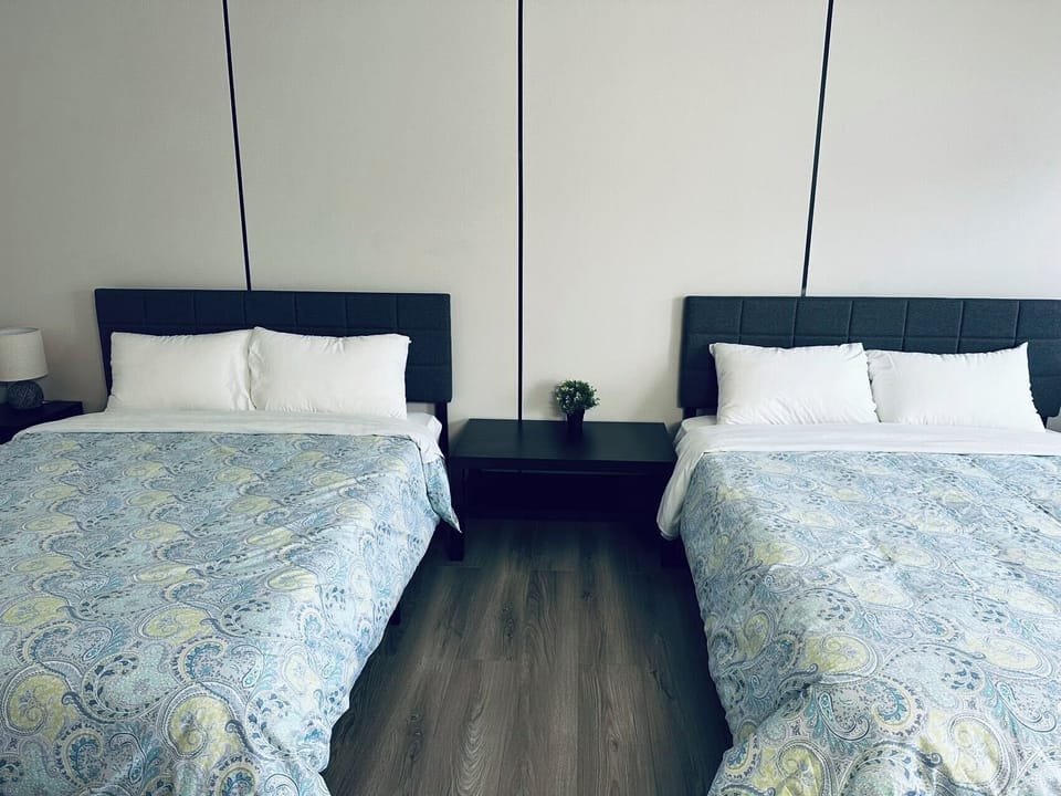 Deluxe Double Room | Desk, laptop workspace, bed sheets