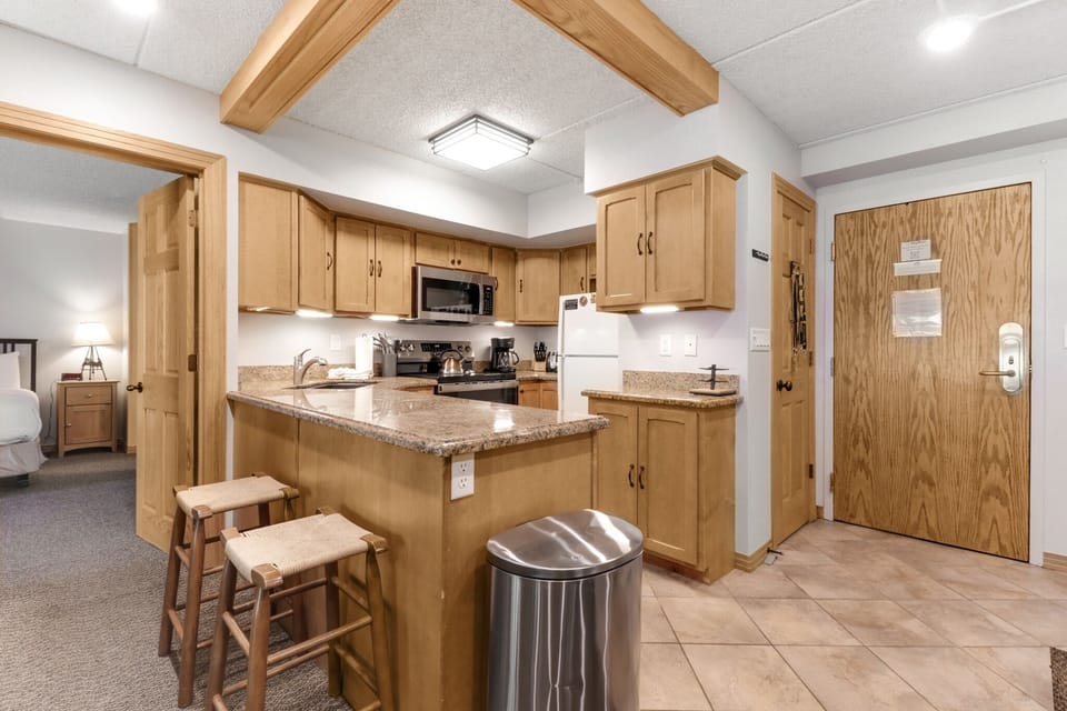 Condo, 2 Bedrooms | Private kitchen | Fridge, oven, coffee/tea maker, toaster