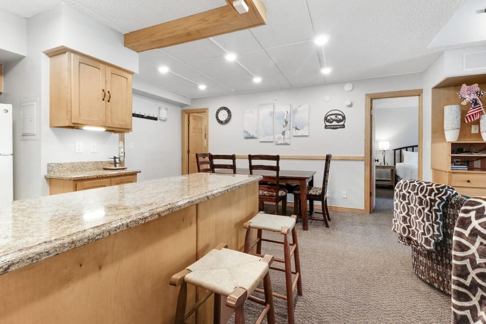 Condo, 2 Bedrooms | Interior