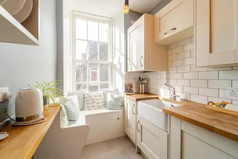 Apartment | Private kitchen | Fridge, microwave, oven, stovetop