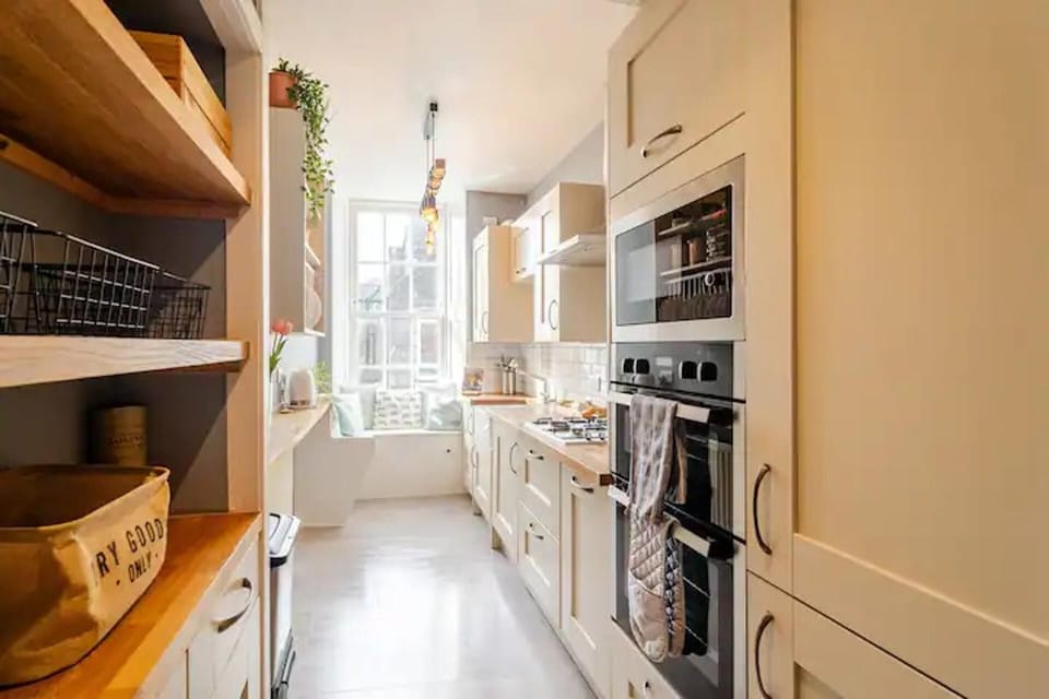 Apartment | Private kitchen | Fridge, microwave, oven, stovetop