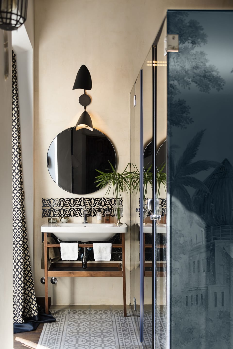 Superior Room | Bathroom | Shower, hair dryer, towels, soap