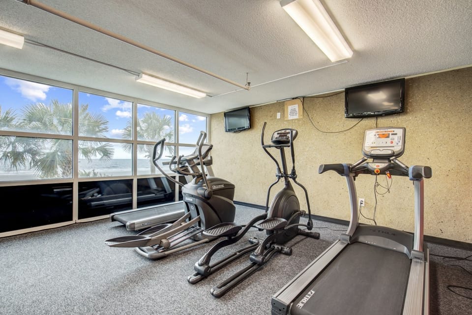 Ocean View Bahama Sands Stunning Resort Apartment in North Myrtle Beach