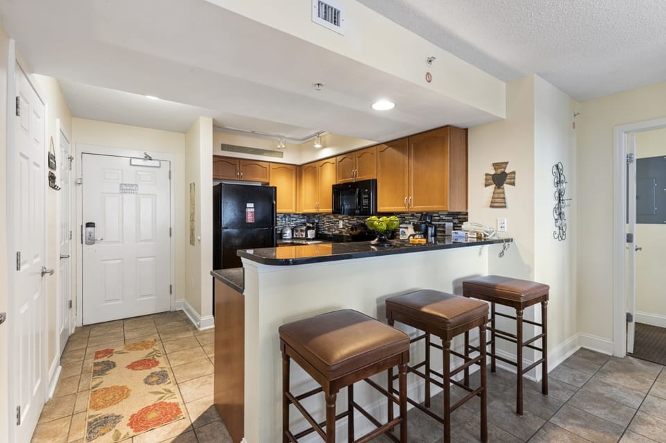 Signature Condo, 2 Bedrooms, 2 Bathrooms, Ocean View | In-room dining