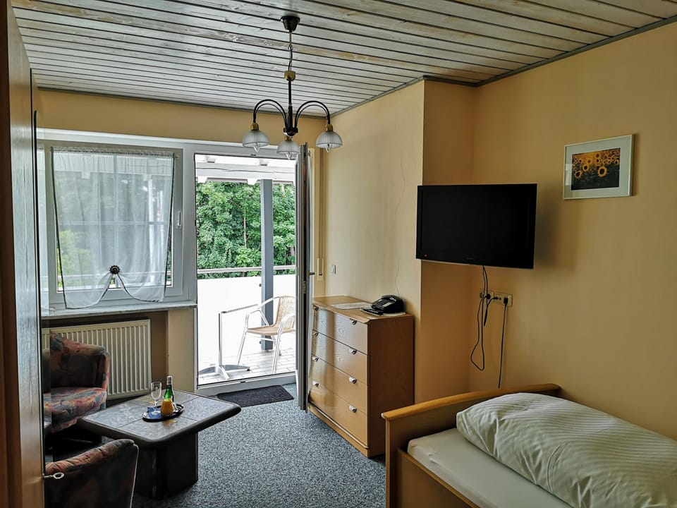 Single Room | In-room safe, free WiFi, bed sheets