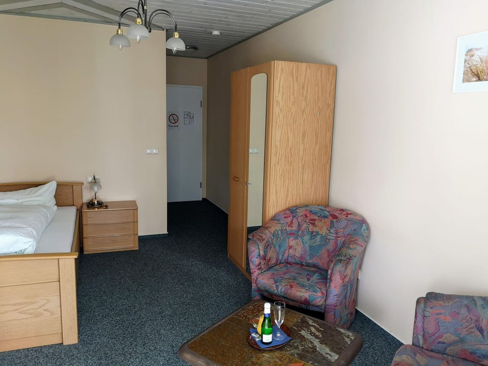 Single Room | In-room safe, free WiFi, bed sheets