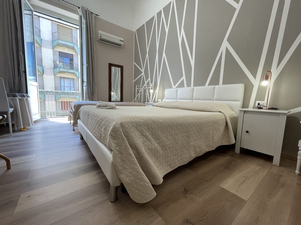 Comfort Triple Room | Premium bedding, pillowtop beds, desk, free WiFi