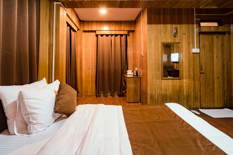 Classic Room | In-room safe, desk, laptop workspace, soundproofing
