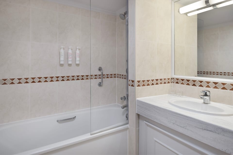 Combined shower/tub, eco-friendly toiletries, hair dryer, towels