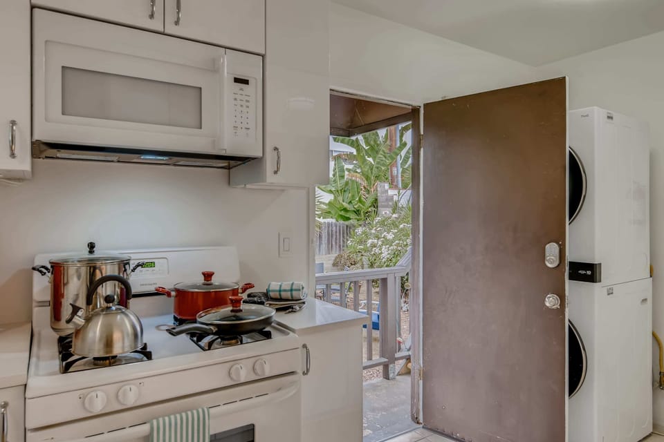 Standard Apartment (2 Bedrooms) | Private kitchen | Microwave, oven, stovetop, dishwasher