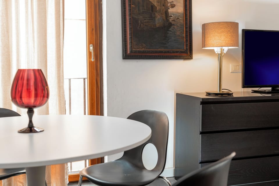 Deluxe Apartment | Living area | 40-inch LED TV with digital channels, TV