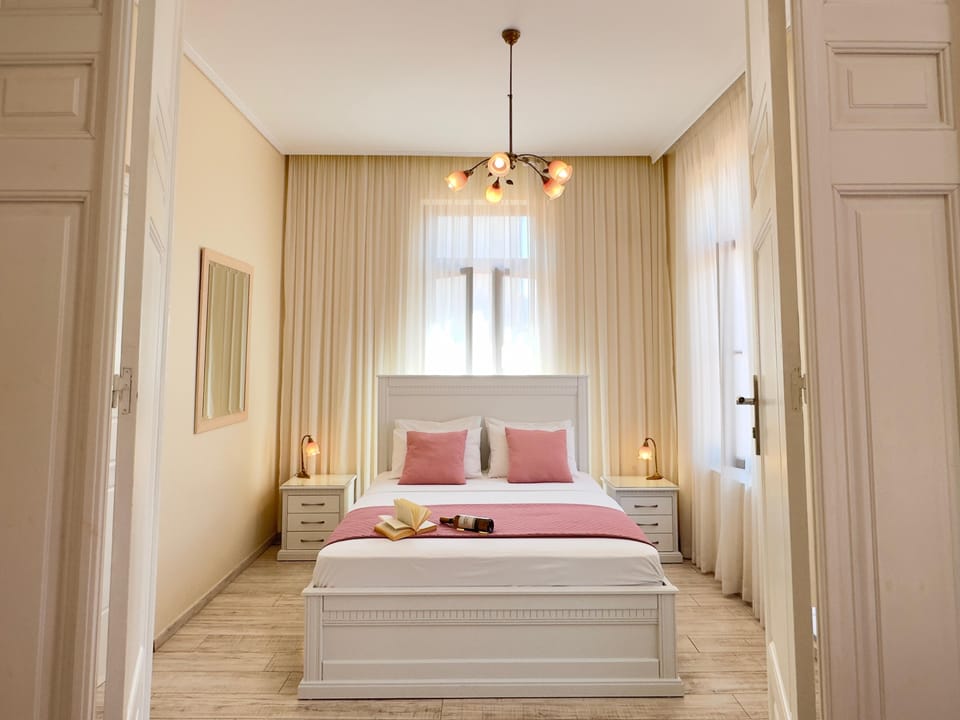 Junior Studio Suite | Egyptian cotton sheets, premium bedding, memory foam beds, minibar