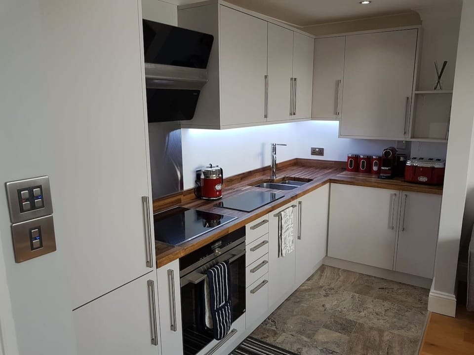 Apartment | Private kitchen | Fridge, microwave, oven, stovetop