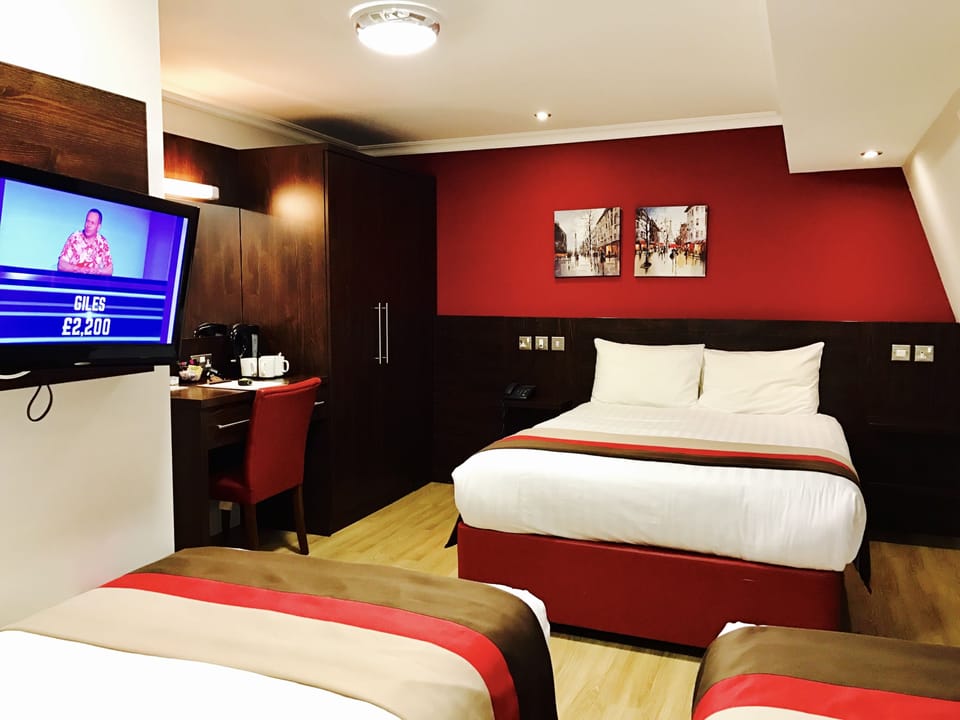 Quadruple Room | Premium bedding, desk, iron/ironing board, free WiFi