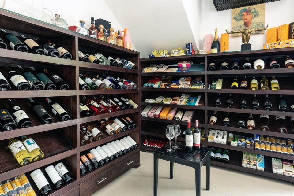 9BR Luxury Villa | 2 Pools, Gym & Chef on Request | Minibar