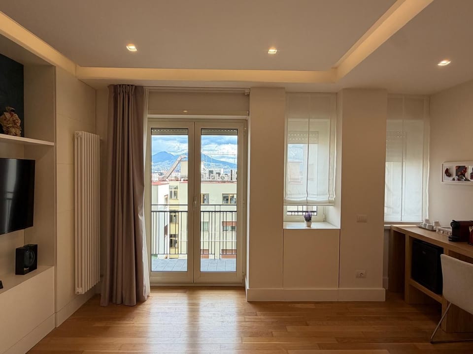 Classic Room, Balcony | Minibar, desk, soundproofing, WiFi (free)