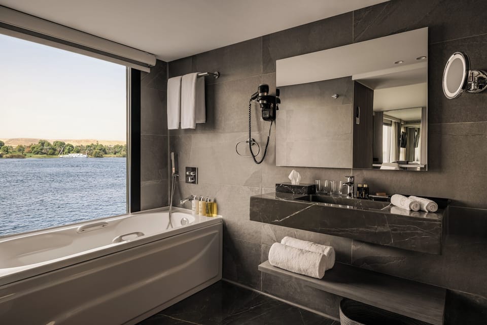 Royal Suite | In-room safe, blackout drapes, soundproofing, bed sheets