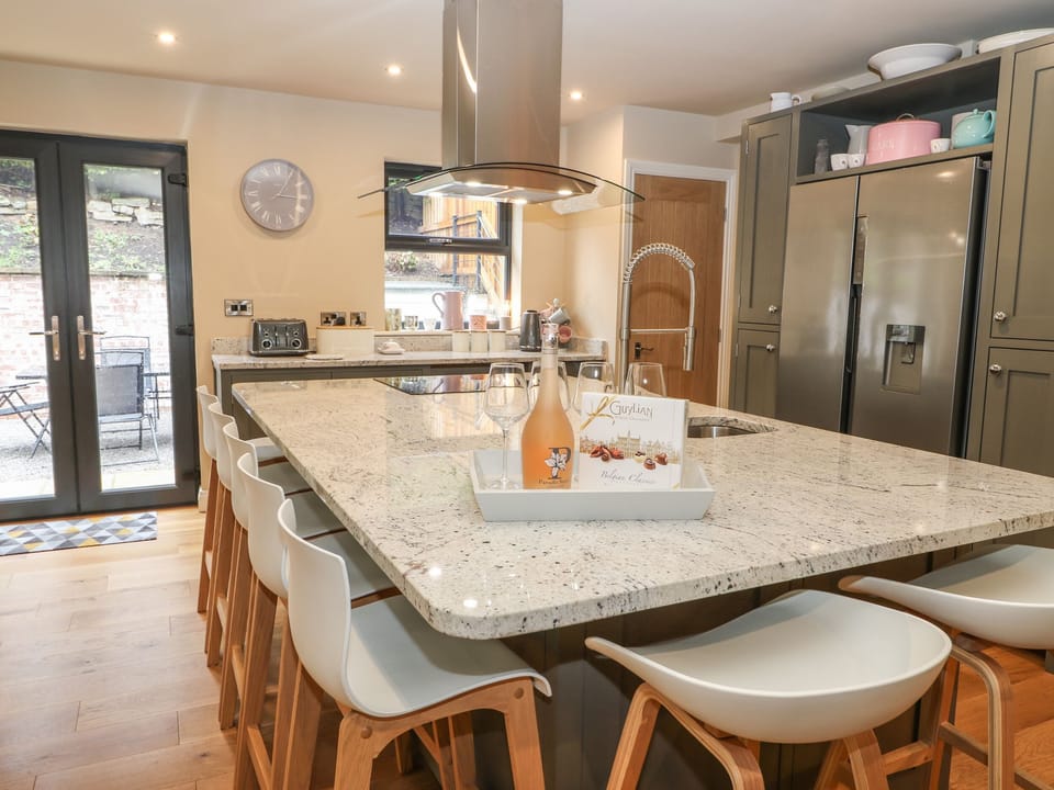 Cottage | Private kitchen | Fridge, dishwasher, electric kettle, cookware/dishes/utensils
