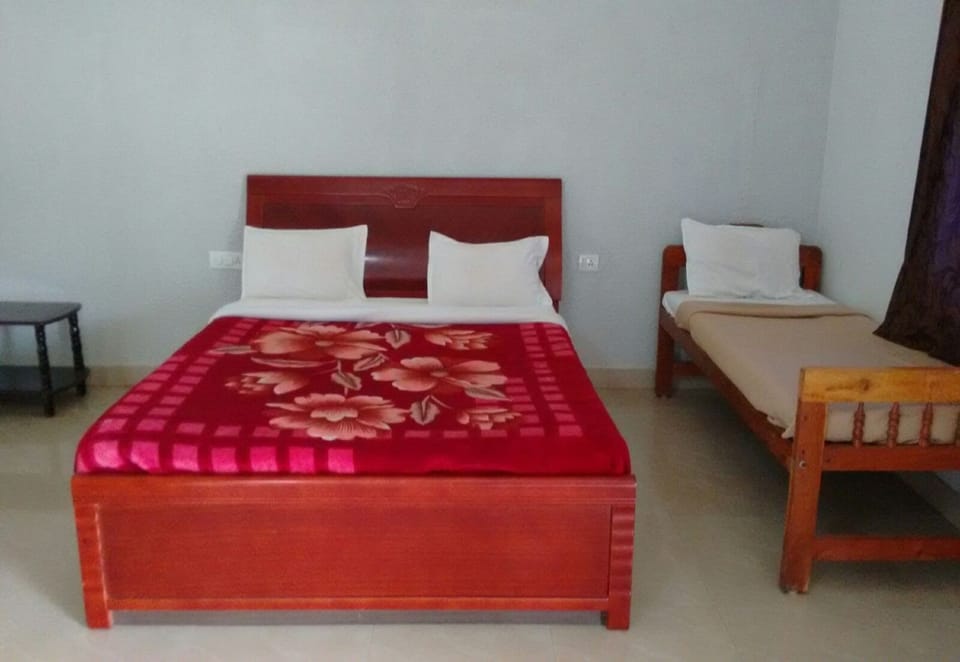 White House | Free WiFi, bed sheets