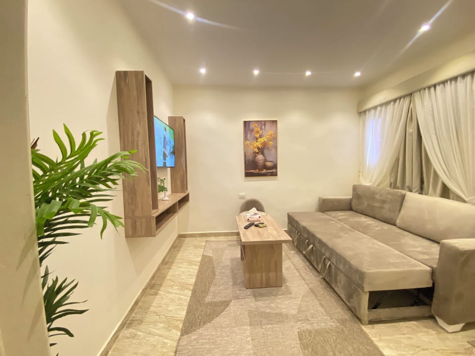 Family Suite, 2 Bedrooms, City View, Mountainside | Egyptian cotton sheets, premium bedding, pillowtop beds, free minibar