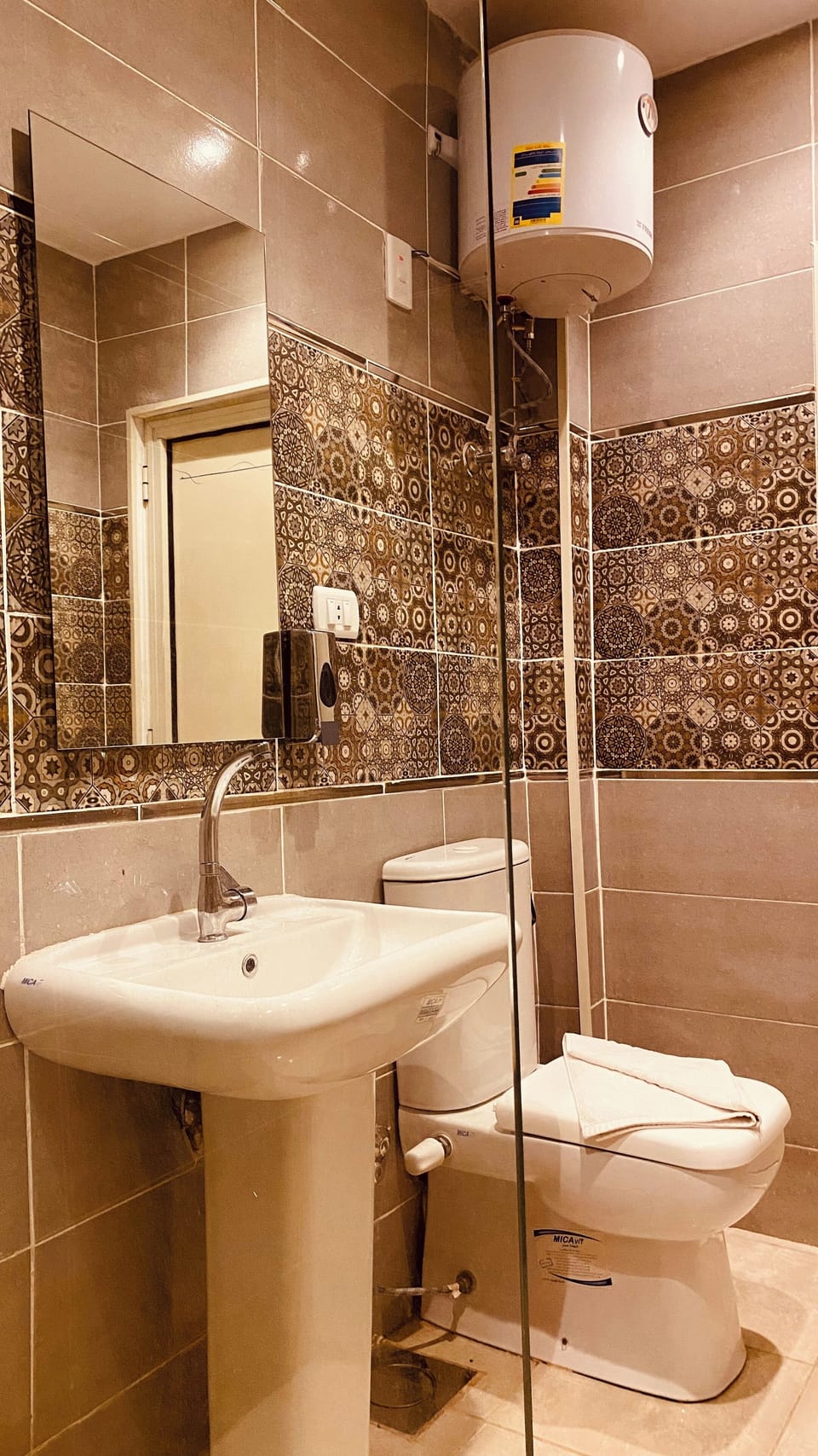 Deluxe Double Room | Bathroom | Combined shower/tub, spring water tub, rainfall showerhead, hair dryer