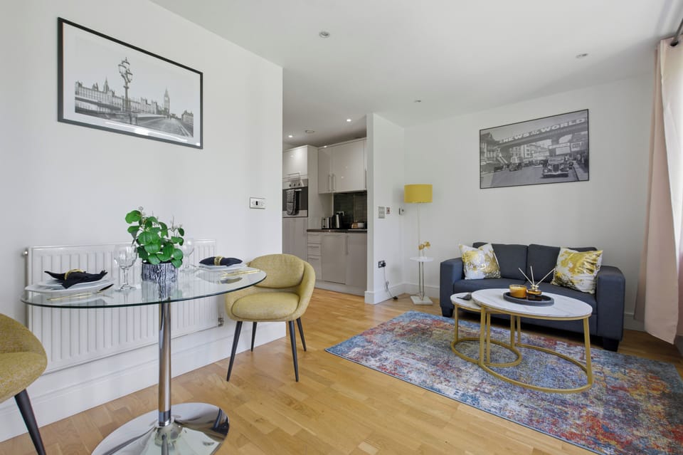 Exclusive Studio, 1 Double Bed, Non Smoking, Kitchenette | Living area | Flat-screen TV