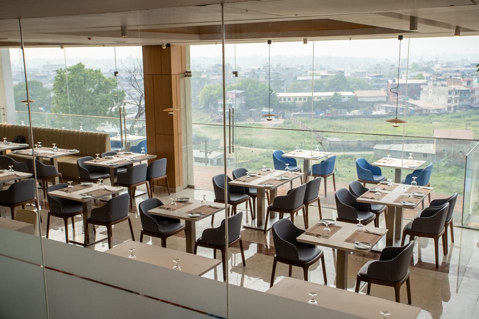 3 restaurants, breakfast served