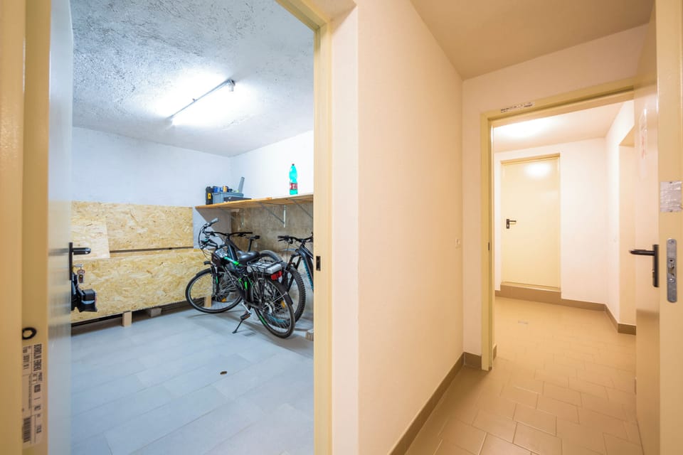Family Apartment, 3 Bedrooms, Balcony, Mountainside (Casa Silvia Ski in) | Interior
