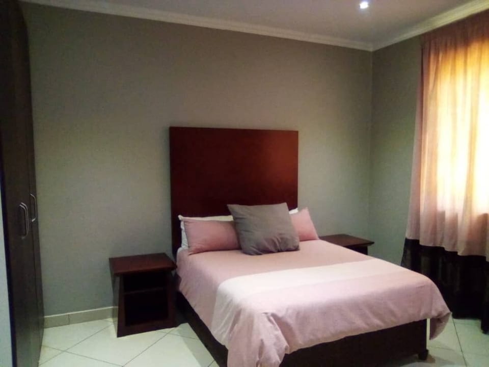 Executive Room (King) | Egyptian cotton sheets, premium bedding, down comforters
