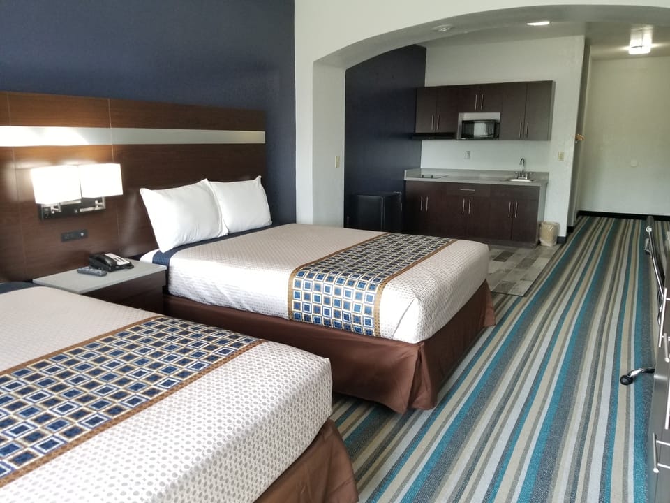 Standard Double Room, 2 Queen Beds, Non Smoking, Kitchenette | Private kitchen | Microwave, coffee/tea maker