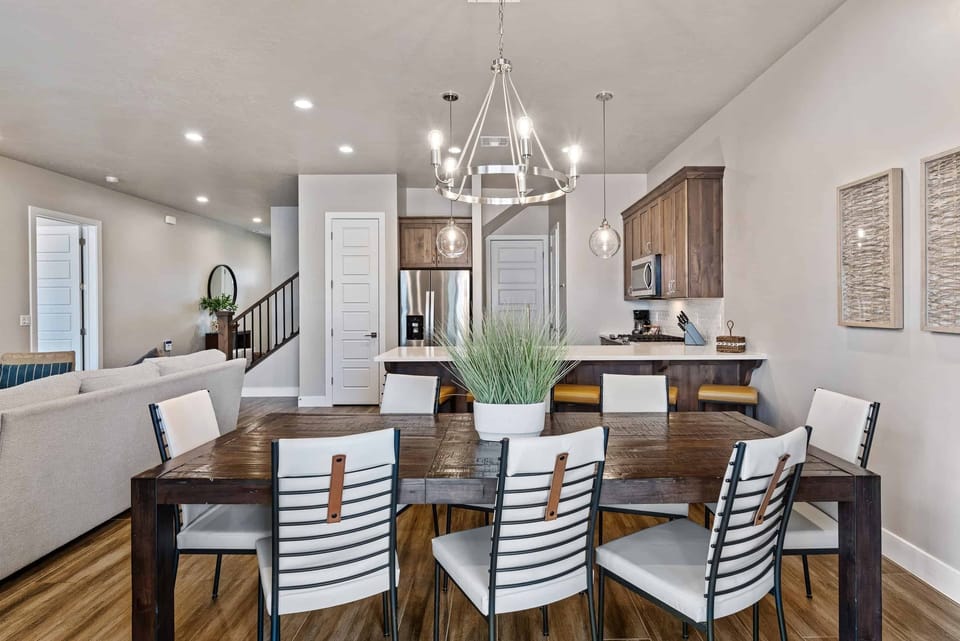 Townhome, 5 Bedrooms | Dining