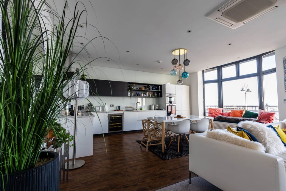 Luxury Apartment (The Hideaway) | Individually decorated, individually furnished, laptop workspace