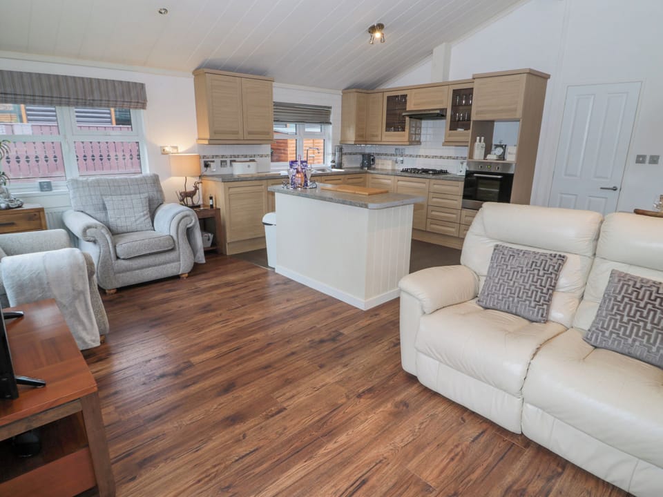 Cottage | Living area | TV