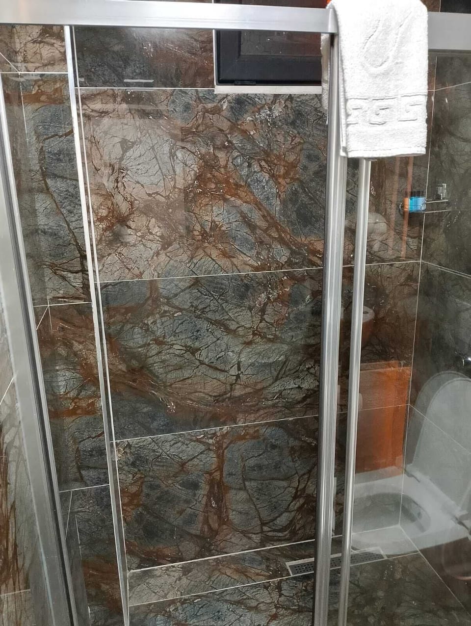 Triple Room | Bathroom | Shower, rainfall showerhead, hair dryer, slippers