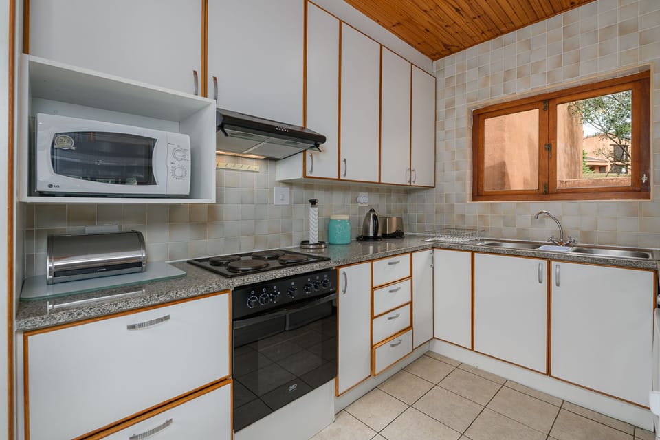 Classic Villa | Private kitchen | Microwave, stovetop, dishwasher, electric kettle