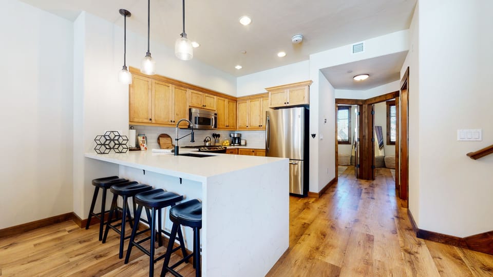 Townhome, 4 Bedrooms | Private kitchen | Fridge, oven, coffee/tea maker, toaster
