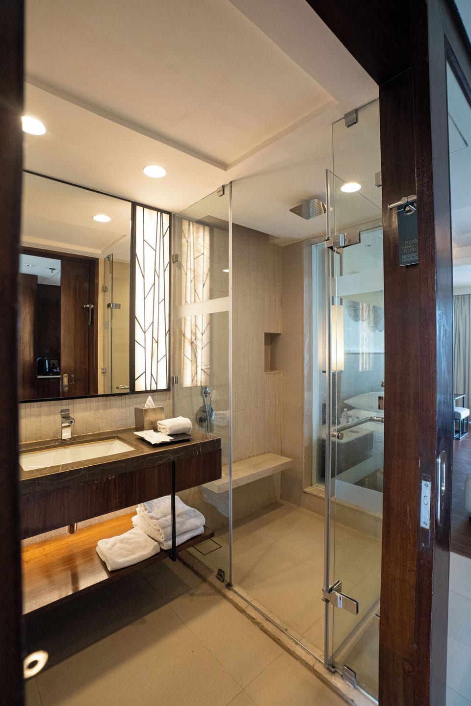 Room, 1 King Bed, Non Smoking, Valley View | Bathroom | Free toiletries, hair dryer, bathrobes, slippers