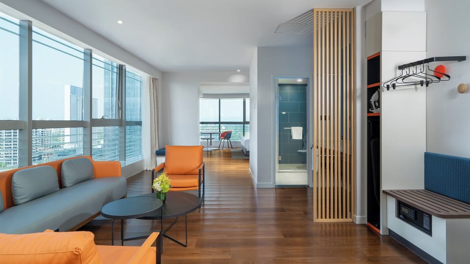 Suite, 1 Bedroom | Minibar, in-room safe, desk, blackout drapes