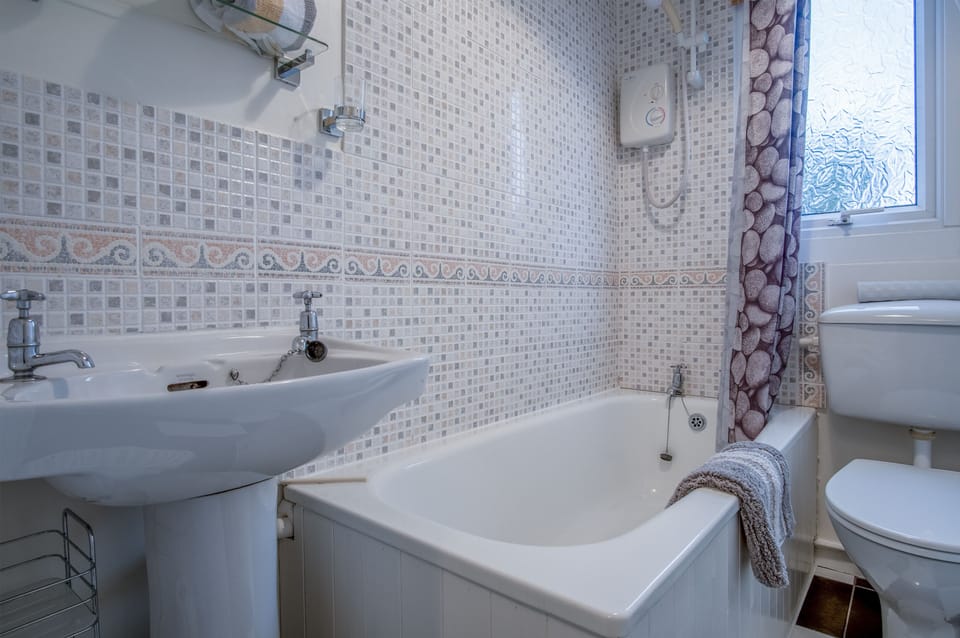 Trewent Park - 2 Bed - Freshwater East Chalet in Wales