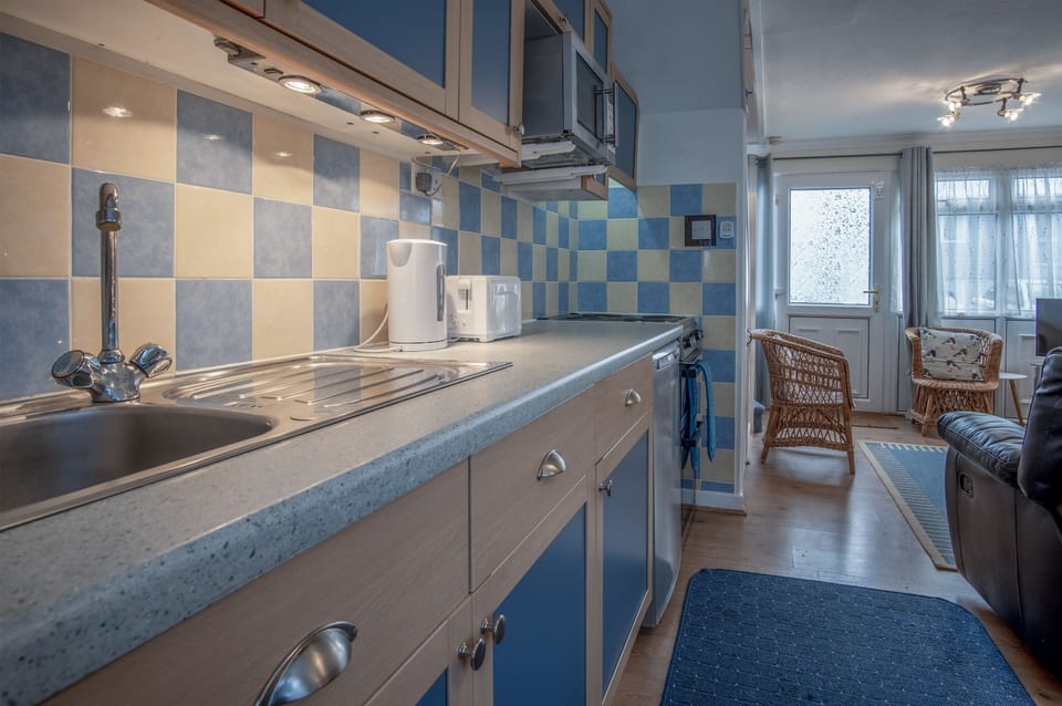 Chalet (2 Bedrooms) | Private kitchen | Fridge, microwave, oven, stovetop