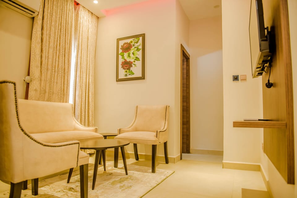Business Suite | Free WiFi, bed sheets